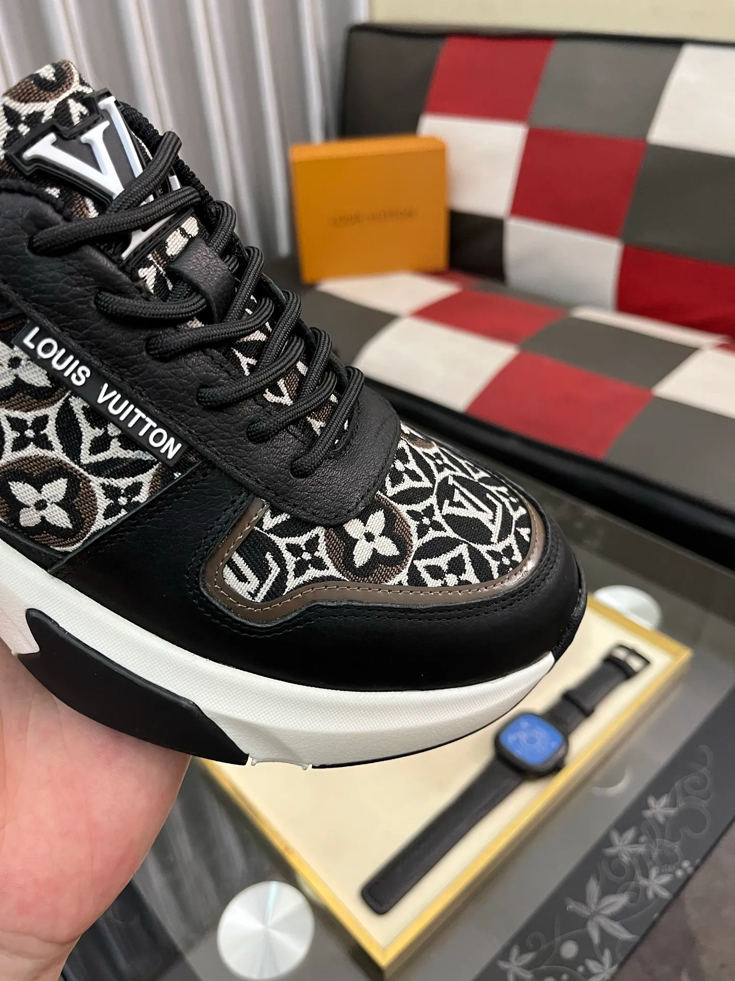 Men's shoes 💰458⌚️⌚️【LOUlS VUlTTON】Louis Vuitton ~ unique and casual style. LV counter purchasing 🏃casual shoes😍😍 are on sale at the men's counter at the same time. Italian imported brands select top-layer Italian cowhide. 🐑Sheepskin lining (refuses to discolor and grind feet) Sole: Original sole specially provided by the original factory 🎬Better in kind Code number: 38-444⃣️Color selection